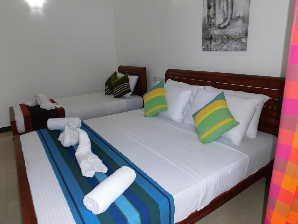 Pick & Go White House Bed & Breakfast Negombo Exterior photo