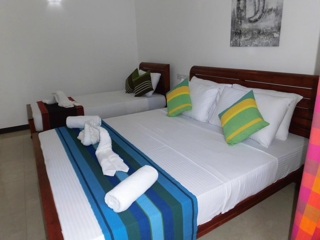 Pick & Go White House Bed & Breakfast Negombo Exterior photo