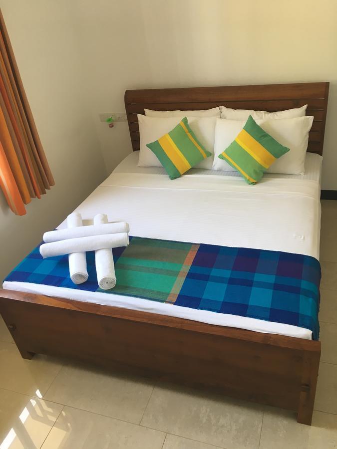 Pick & Go White House Bed & Breakfast Negombo Exterior photo