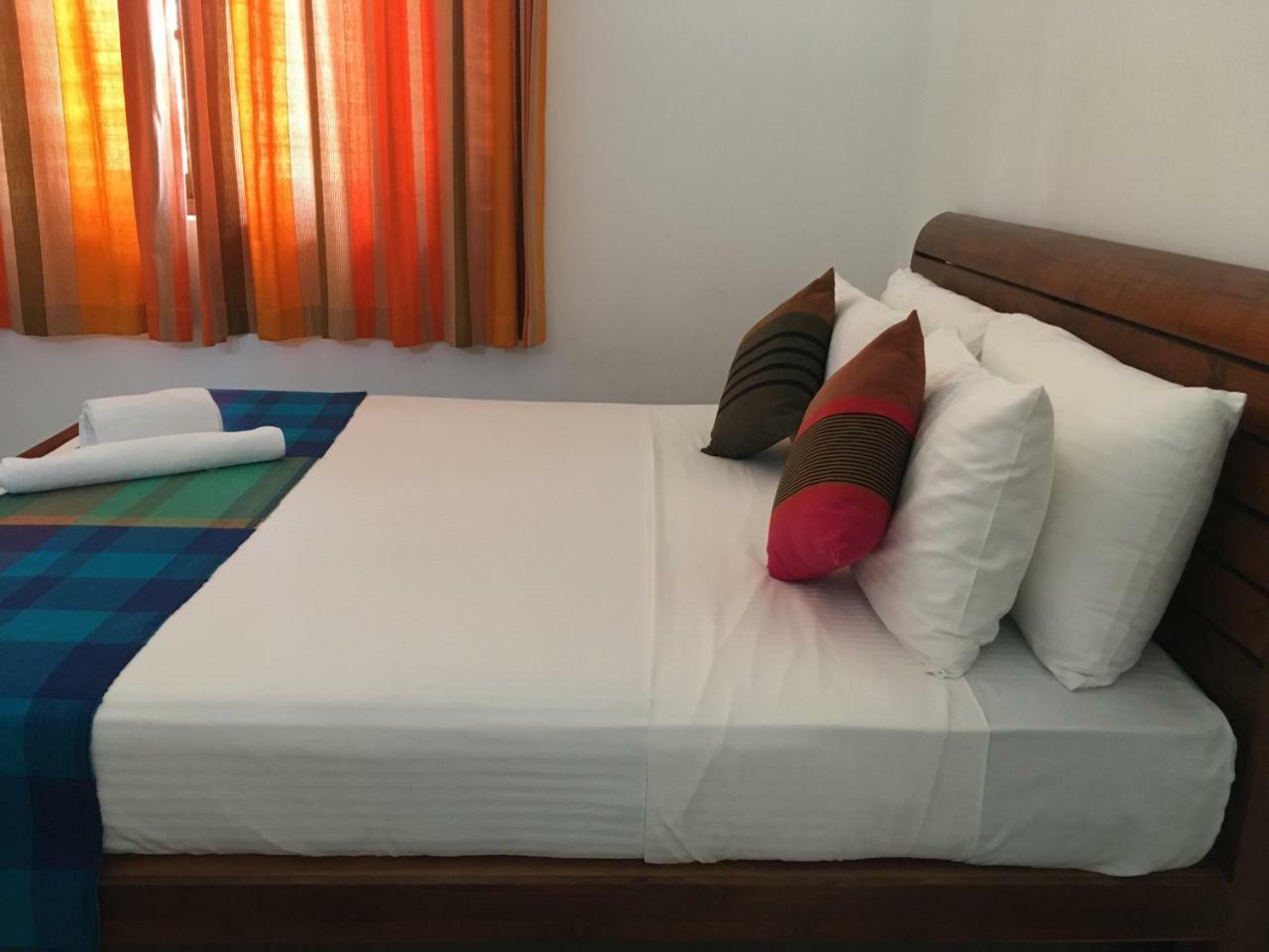 Pick & Go White House Bed & Breakfast Negombo Exterior photo